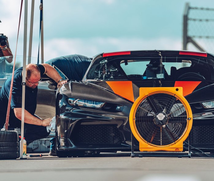 Бугатти Chiron Super Sport 300+