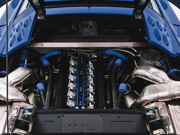 Bugatti EB110 engine
