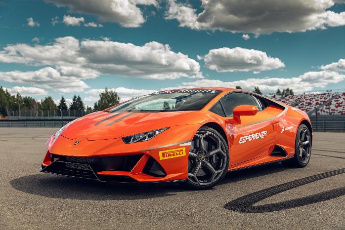 Ламборгини Aventador