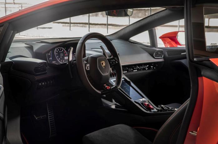 Ламборгини Aventador