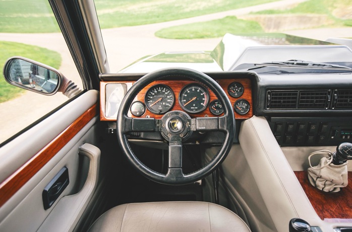 Lamborghini LM002 salon